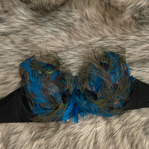 Peacock Feathered Strapless Bra - Picture 5 of 10